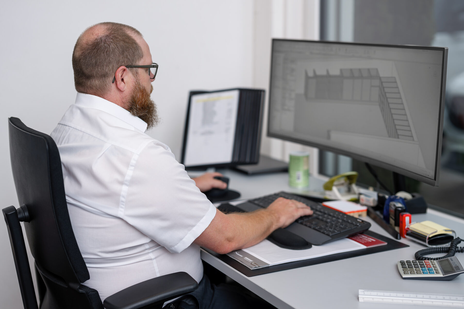 Pius Rüegger plant eine Grossküche am CAD-Arbeitsplatz